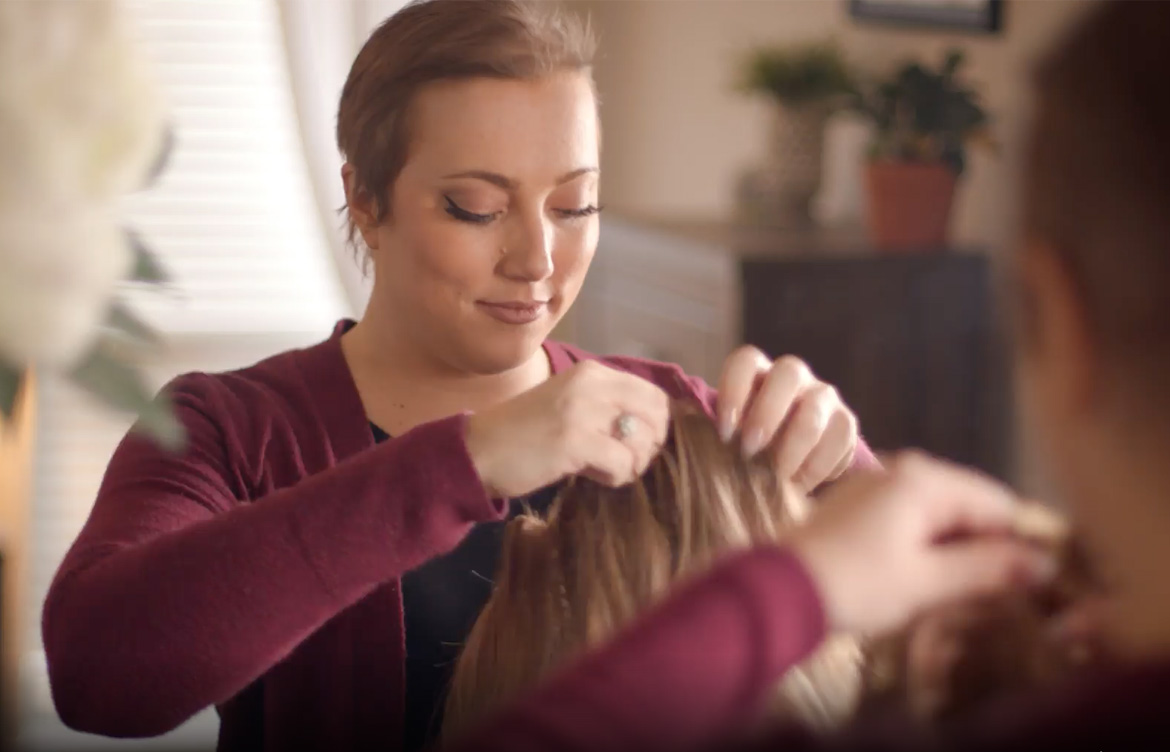 Jenn-putting-on-wig