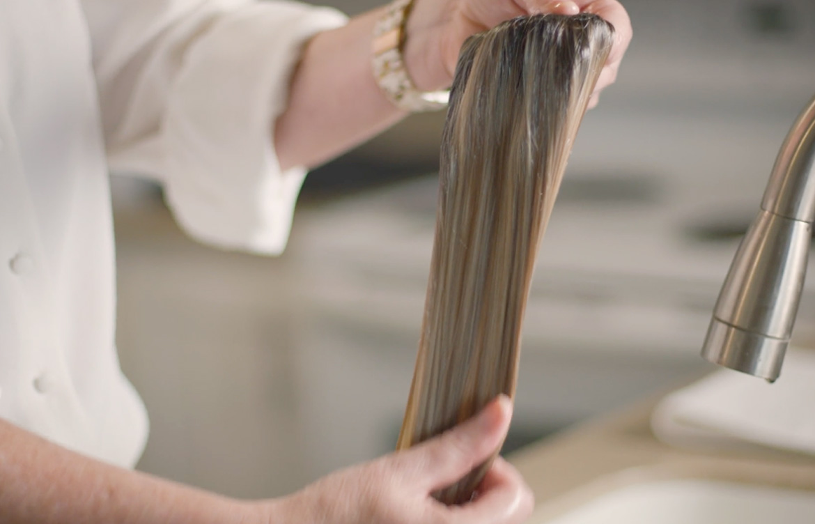 Run-fingers-through-hair